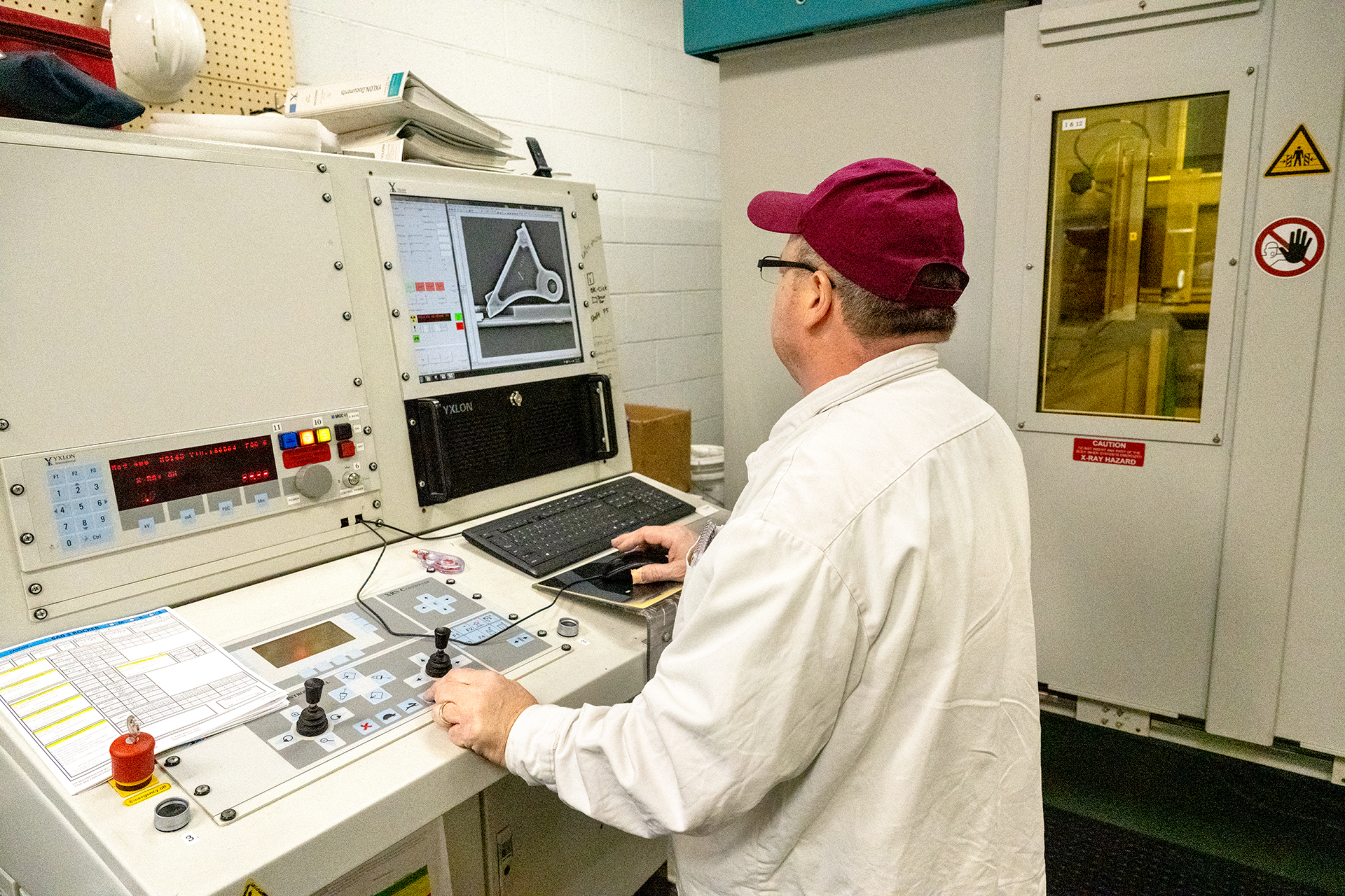 FT precision employee doing precision metrology scan